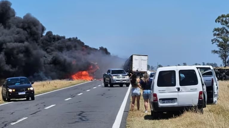 El tremendo siniestro de este martes en Laboulaye. (Foto: gentileza de Infovirtual Laboulaye).