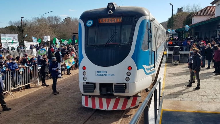 El Tren de las Sierras ya llega a Valle Hermoso. Foto: Sebastián Pfaffen/ElDoce.tv