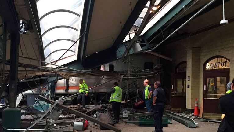 El tren que se estrelló en la estación Hoboken, circulaba en una hora muy concurrida. Foto: AFP