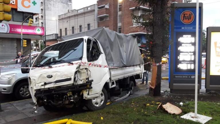 El triple choque dejó un herido grave en el centro