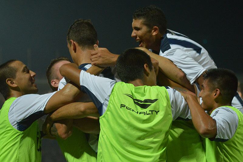 El triunfo le permite a la "T" seguir con vida en la Copa Argentina. Foto: Lucio Casalla / ElDoce.tv