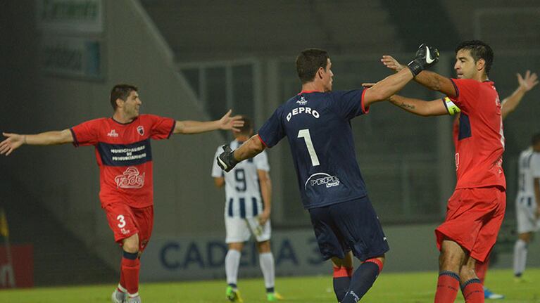 El triunfo le permite a la "T" seguir con vida en la Copa Argentina. Foto: Lucio Casalla / ElDoce.tv
