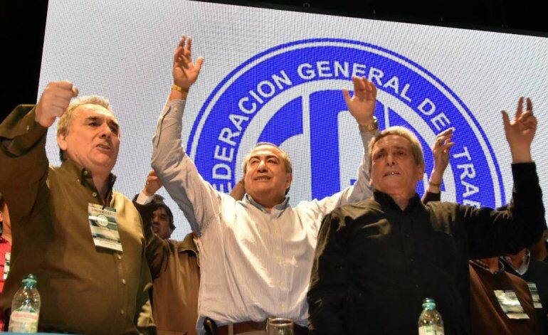 El triunvirato de la CGT amenaza con el paro nacional.