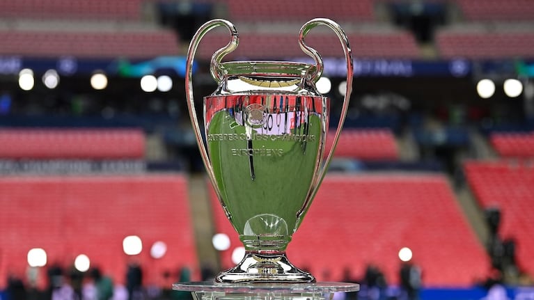El trofeo de Campeones ya está en el estadio.