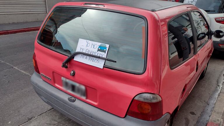 El Twingo viral tiene su historia de fondo. Foto: Pablo Olivarez/El Doce.