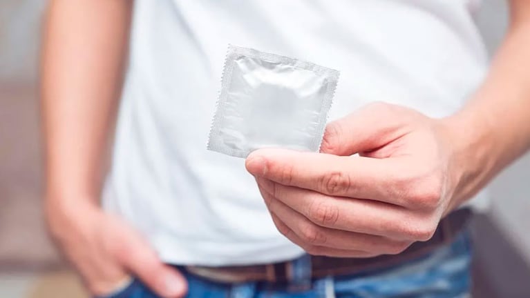 El uso del preservativo o campo profiláctico es fundamental para evitar el contagio.