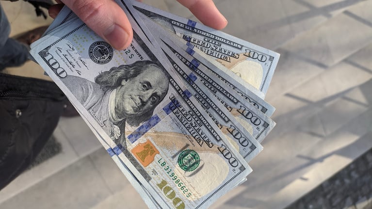 El valor del dólar vuela el día después de las legislativas en Buenos Aires. 