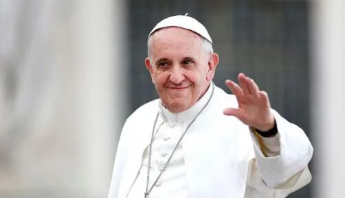 El Vaticano confirmó que el Papa murió por un derrame cerebral y una insuficiencia cardíaca “irreversible”