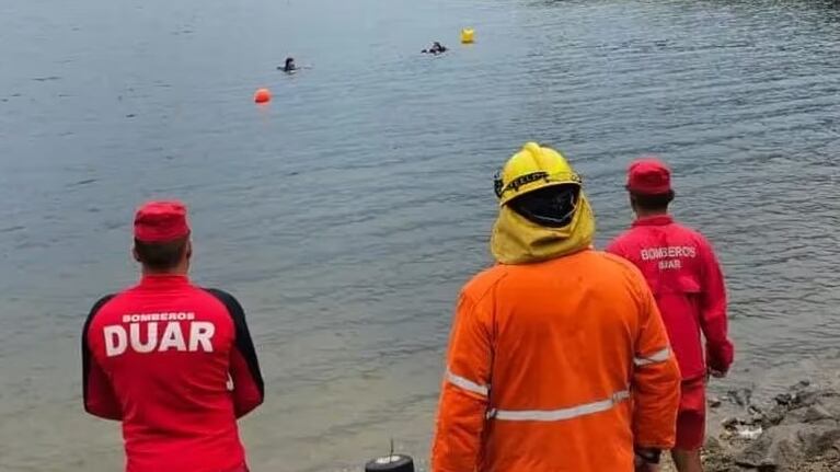 El vehículo quedó dentro del lago Cerro Pelado del Valle de Calamuchita.