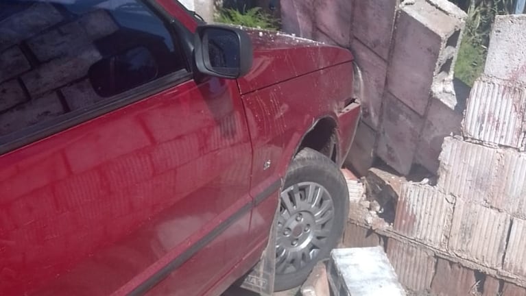 El vehículo se incrustó contra una vivienda de barrio Yofre.