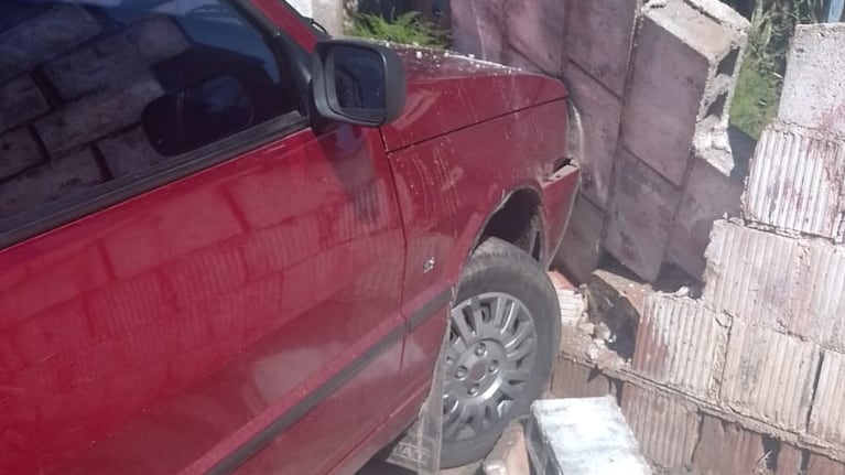 El vehículo se incrustó contra una vivienda de barrio Yofre.