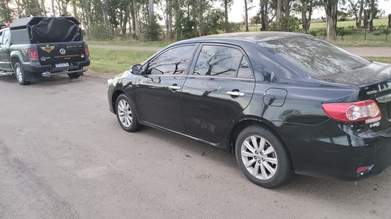 El vehículo Toyota Corolla en el que se conducía el detenido.