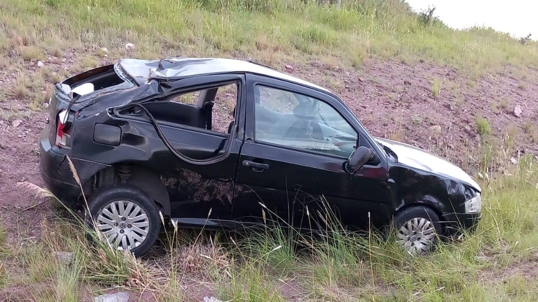 El vehículo volcó entre Los Cóndores y Berrotarán.