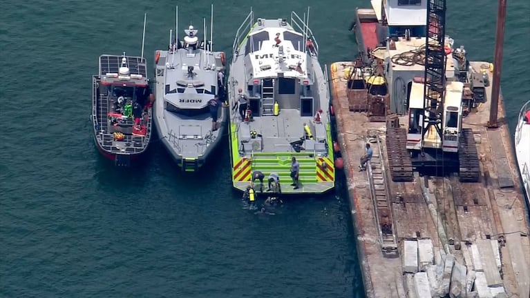 El velero chocó con una barcaza en las aguas de Miami.
