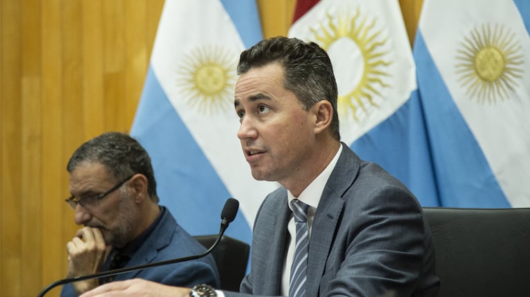 El vicegobernador Manuel Calvo en la sesión en que se aprobó el Plan Estratégico de Parlamento Abierto.
