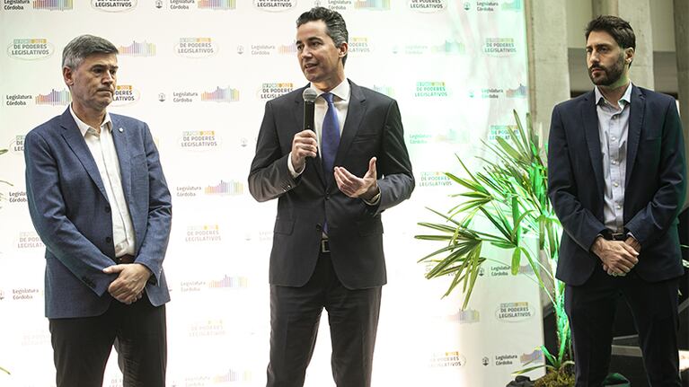 El vicegobernador Manuel Calvo junto al viceintendente Daniel Passerini en la apertura del Foro de Poderes Legislativos 2023.