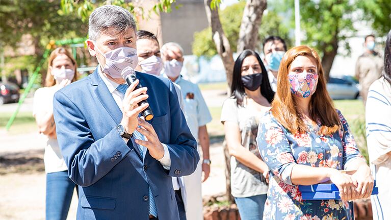 El viceintendente Daniel Passerini participó junto a la familia del submarinista del reconocimiento a uno de los héroes del ARA San Juan.
