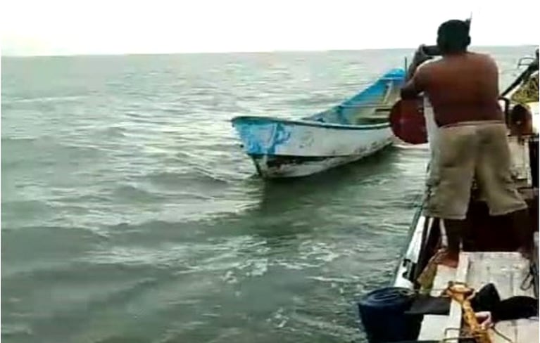 El video del horror: revelan imágenes del barco hallado en Venezuela con 14 migrantes muertos de hambre y sed