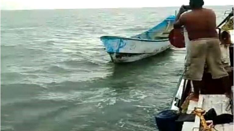 El video del horror: revelan imágenes del barco hallado en Venezuela con 14 migrantes muertos de hambre y sed