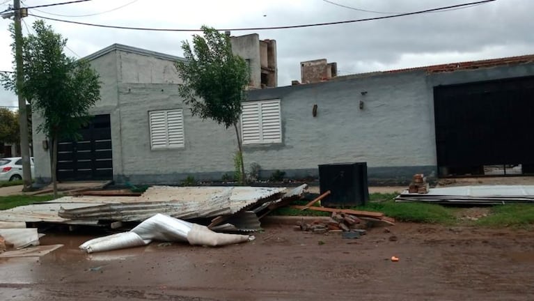 El viento causó destrozos en Huinca Renancó. Foto: Cable Digital.