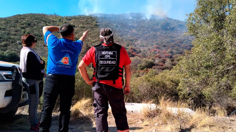 El viento dificultó la tarea de los bomberos.