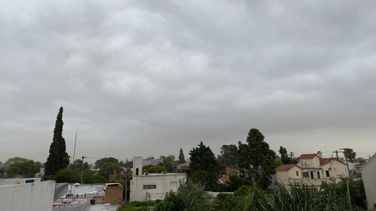 El viento rotó al sur y descendió la temperatura después de un caluroso domingo.