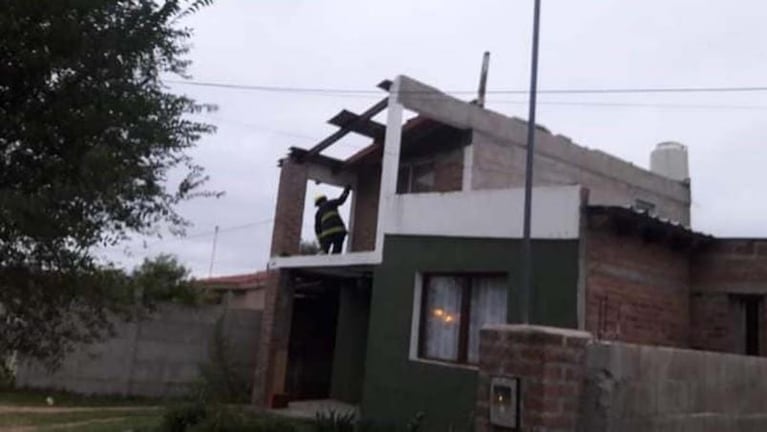 El viento sur llegó a Córdoba y causó múltiples destrozos