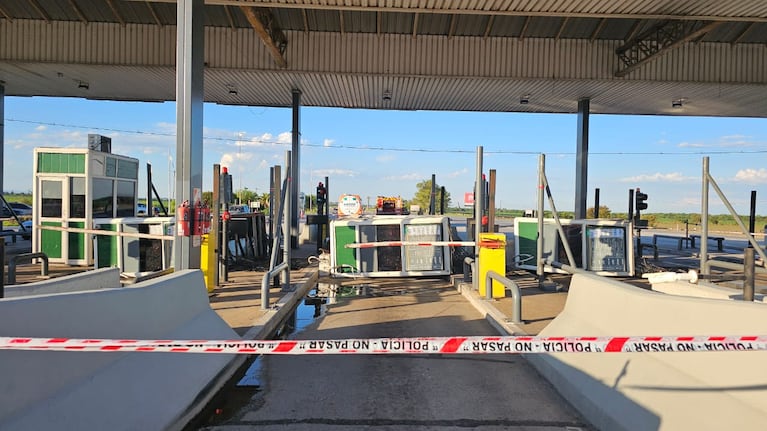 El viento volteó tres cabinas de peaje y una mató a un trabajador. Foto: Yeny Ortega Benavídez / El Doce.