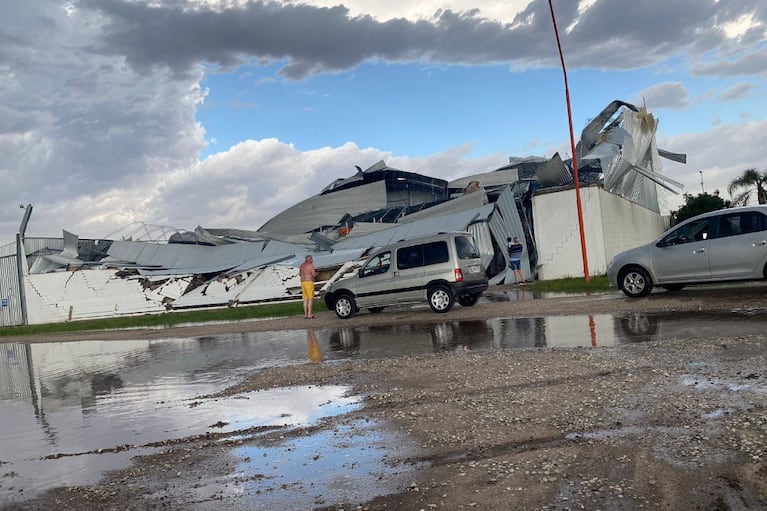 El viento y la lluvia hicieron desastre en la localidad de La Playosa.