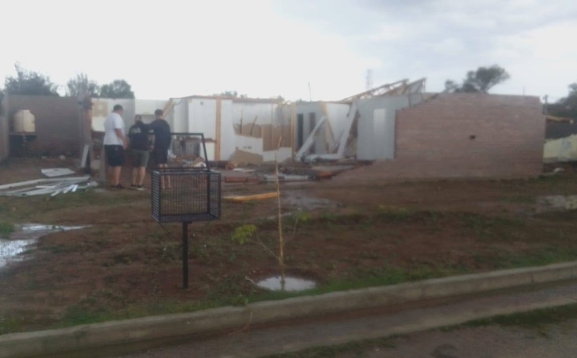 El viento y la lluvia hicieron desastre en la localidad de La Playosa.