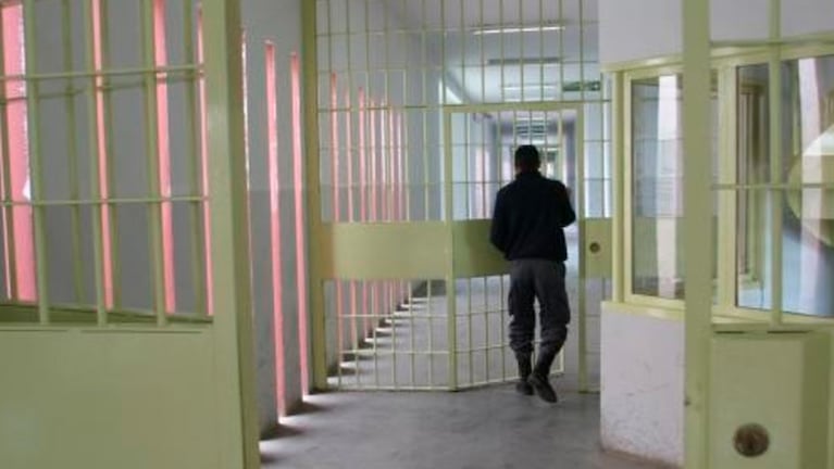 El violador condenado quedó alojado en la cárcel de Bouwer.