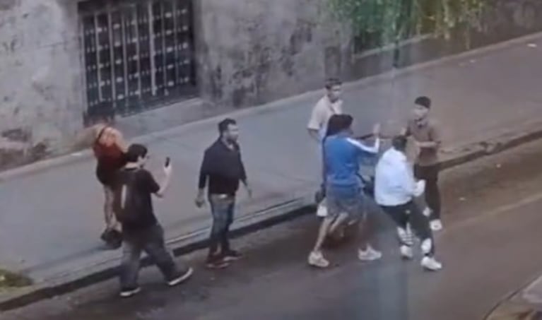 El violento ataque de una patota en la zona céntrica de La Plata.
