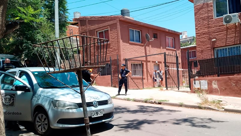 El violento hecho ocurrió en un complejo de departamentos en barrio Observatorio.