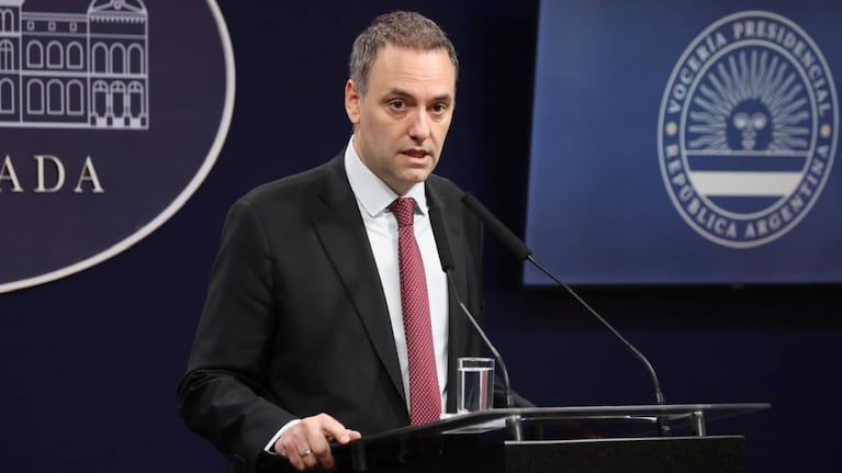El vocero presidencial Manuel Adorni fue consultado por la visita fugaz de Milei a Córdoba.