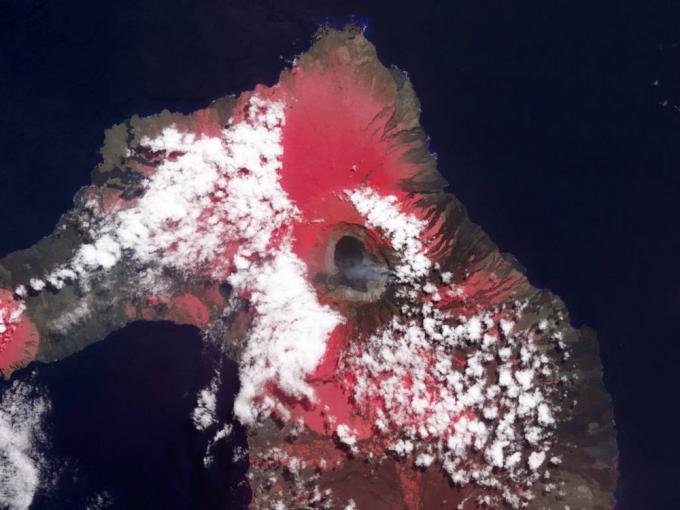 El volcán Wolf, imponente y amenazador en las Islas Galápagos. Fuente: revista Muy Interesante.