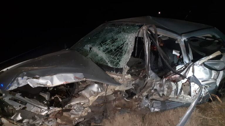 El Volkswagen Gol del joven fallecido quedó destruido.