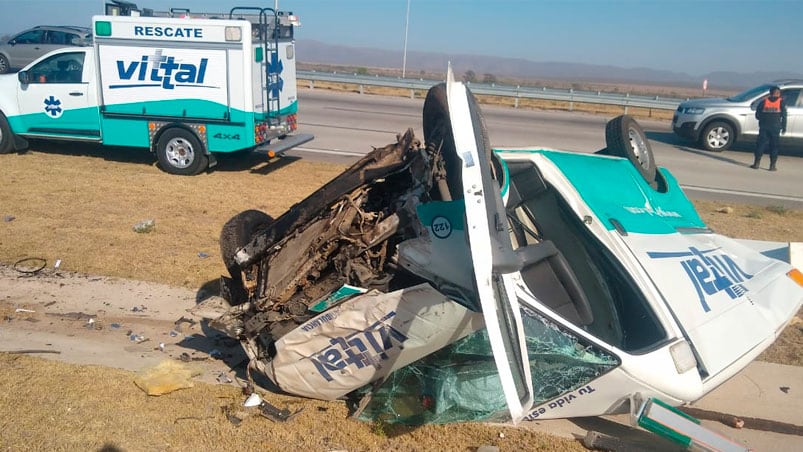 El vuelco de la ambulancia ocurrió en avenida Circunvalación, a la altura de Autocity.