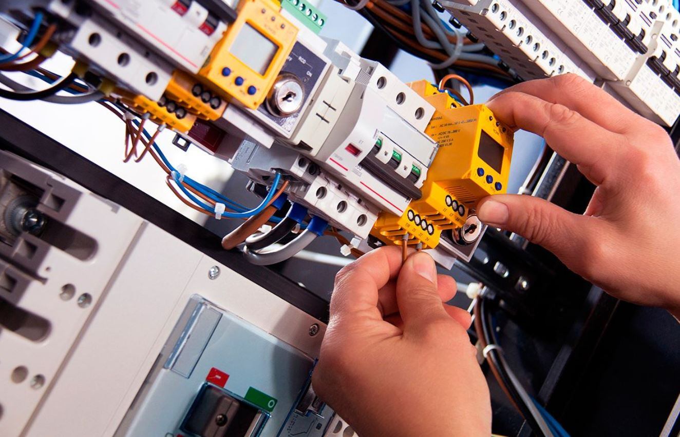 Electricistas piden suspensión de nueva ley
