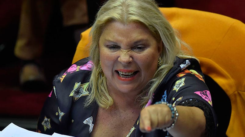 Elisa Carrió justificó su decisión de canjear los pasajes.