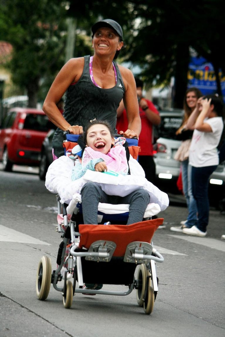 Elisa Lapenta, deportista y súper mamá cordobesa que lucha por los derechos de su hija