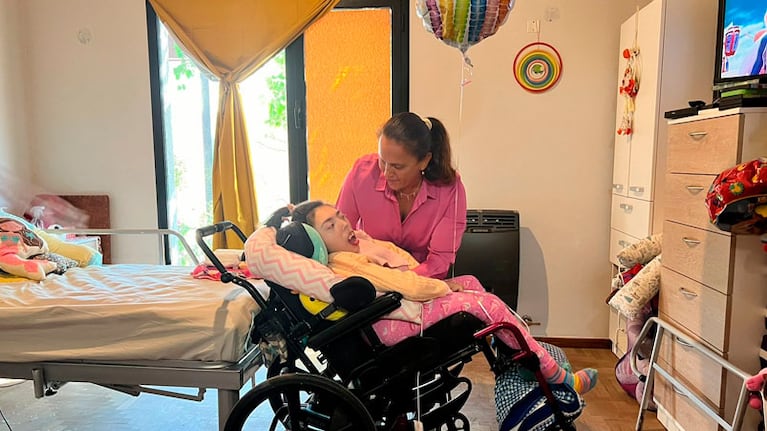 Elisa Lapenta junto a su hija Valentina.