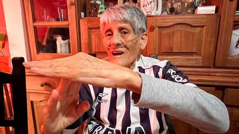 Elvira Reyna, la histórica hincha de Talleres. Foto: Andrés Ferreyra/El Doce.