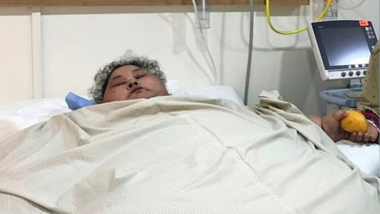 Eman se recupera en el Hospital de Bombay tras la cirugía.