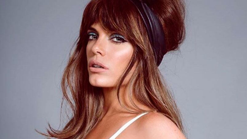 Emilia Attias posó para la tapa de una revista.