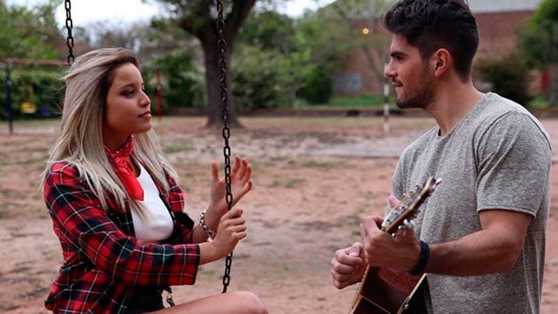 Emilia junto a Fer Vázquez de Rombai.