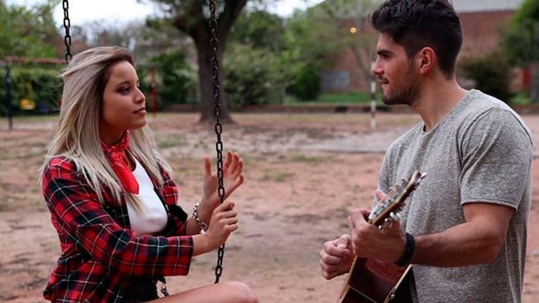 Emilia junto a Fer Vázquez de Rombai.