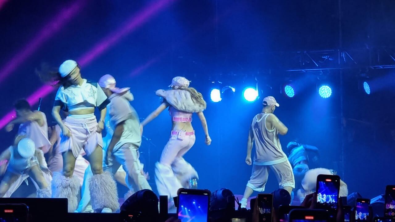 Emilia Mernes dio su primer show en Córdoba.