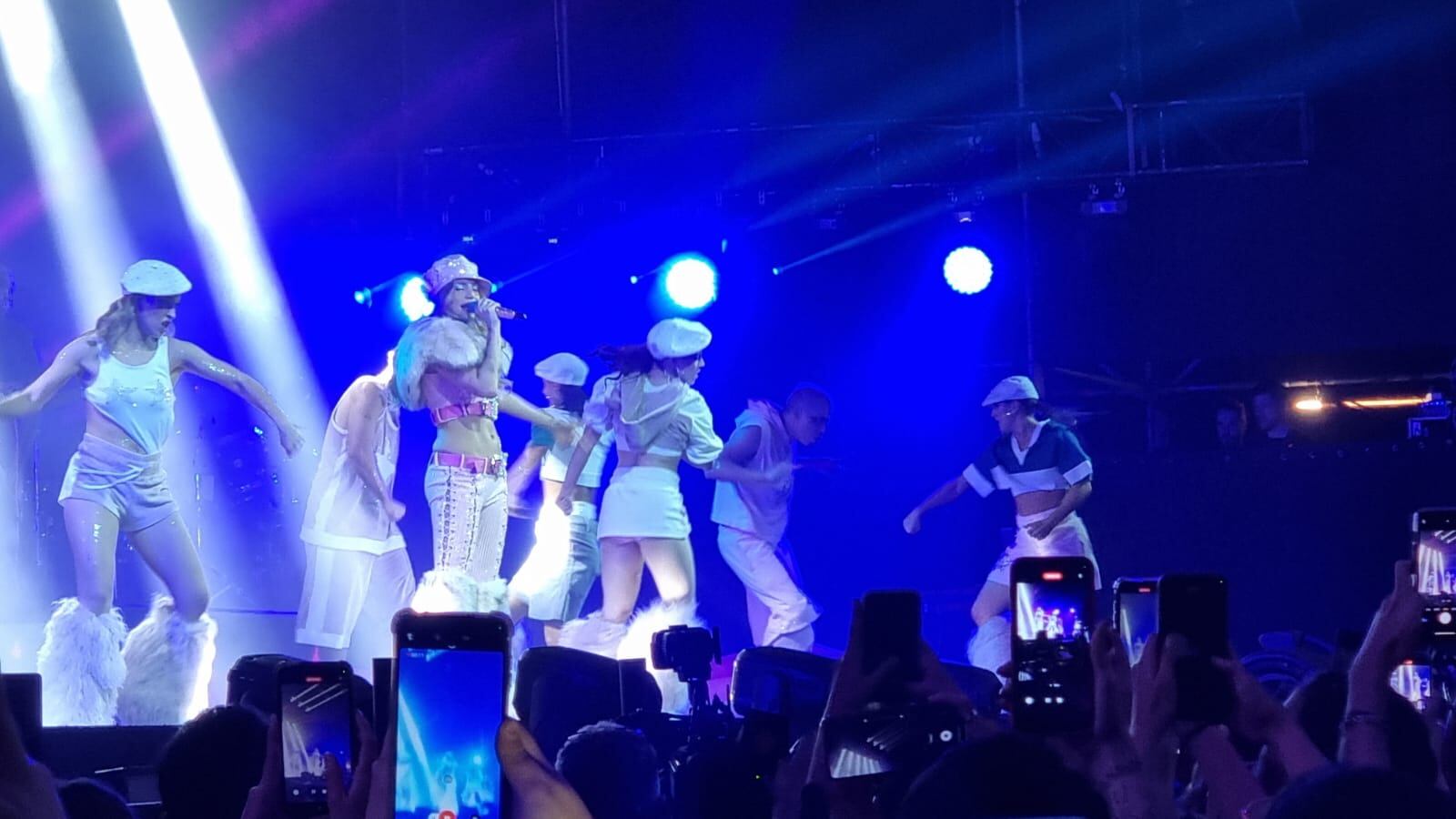 Emilia Mernes dio su primer show en Córdoba.