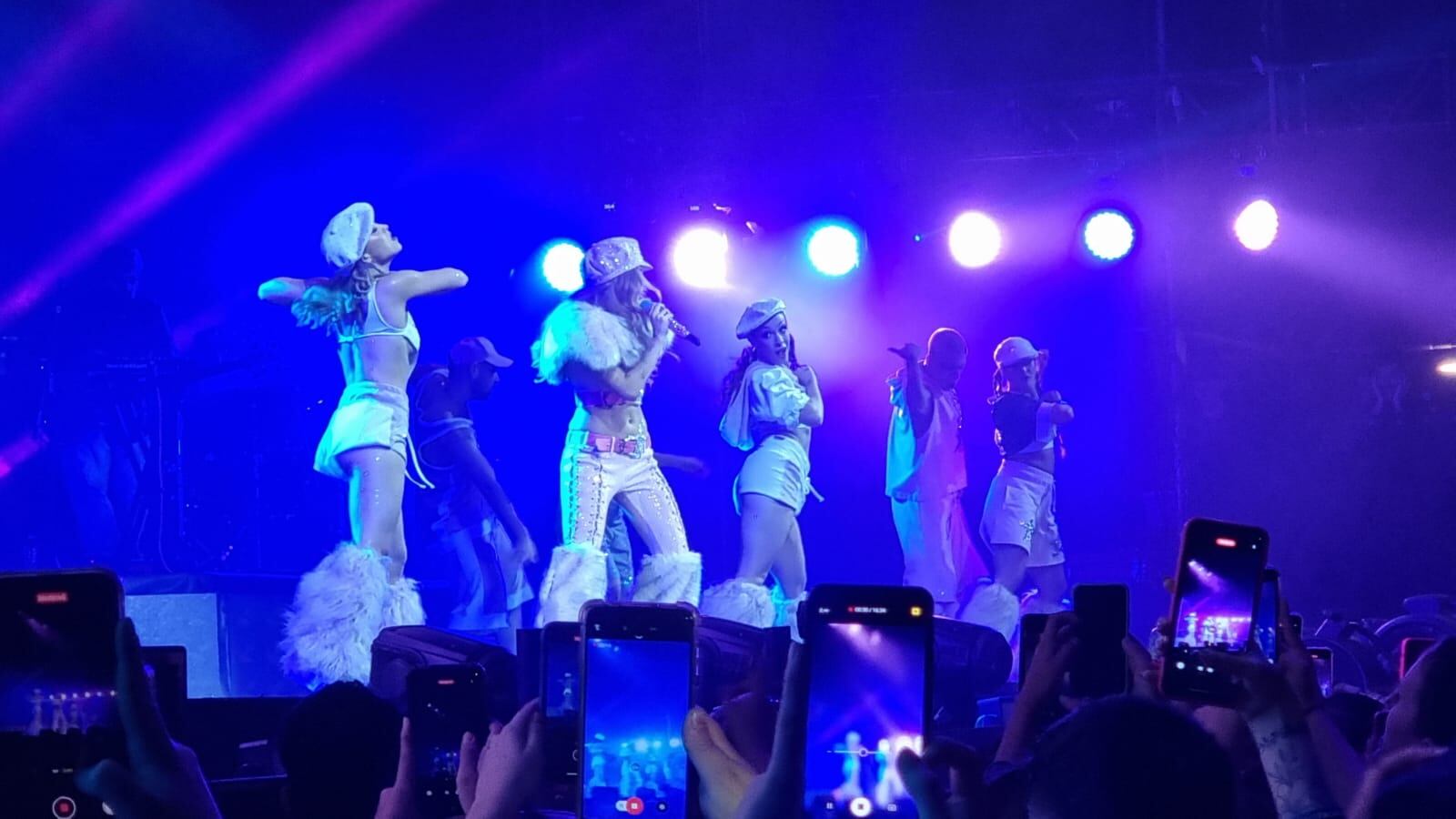 Emilia Mernes dio su primer show en Córdoba.