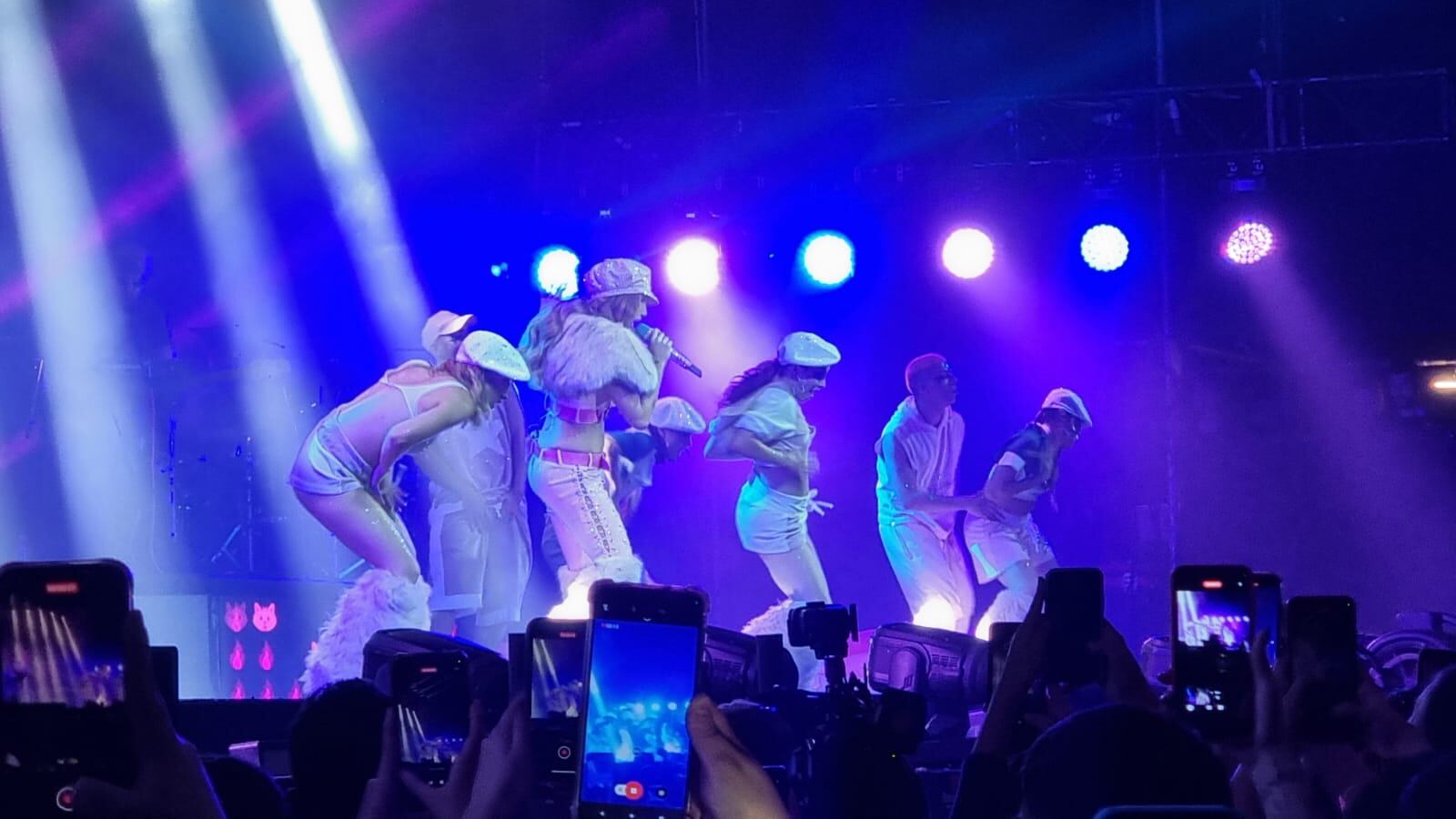 Emilia Mernes dio su primer show en Córdoba.